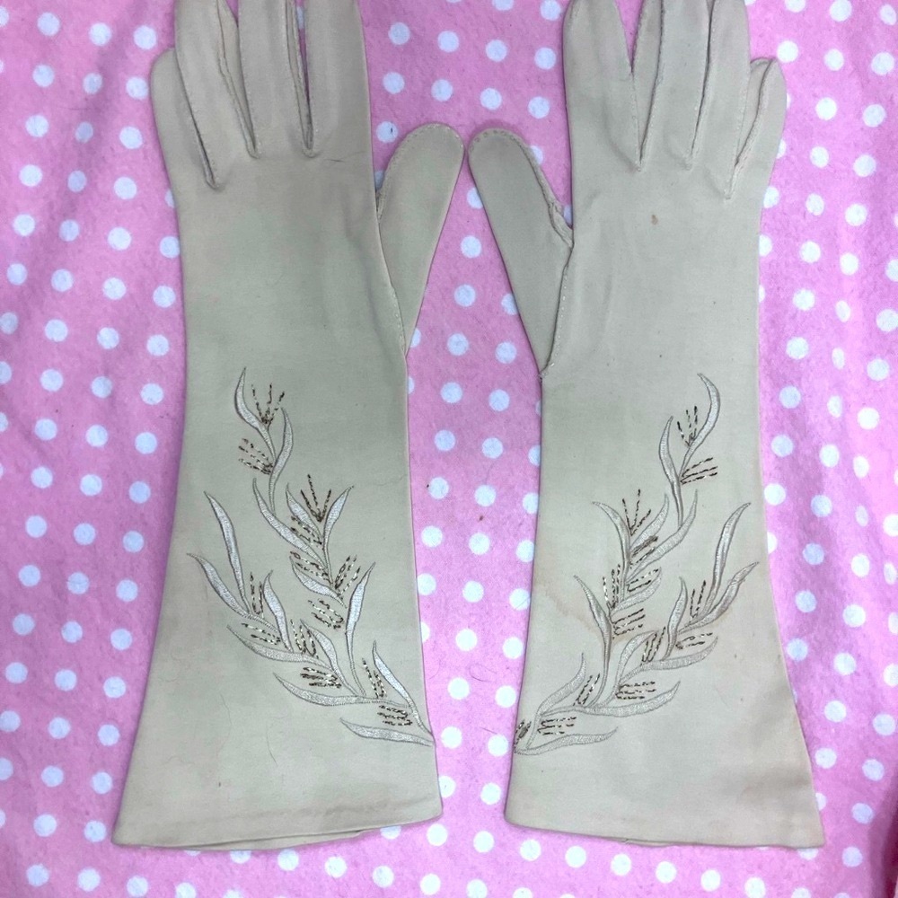 Vintage Cream Embroidered Gloves 6 1/2